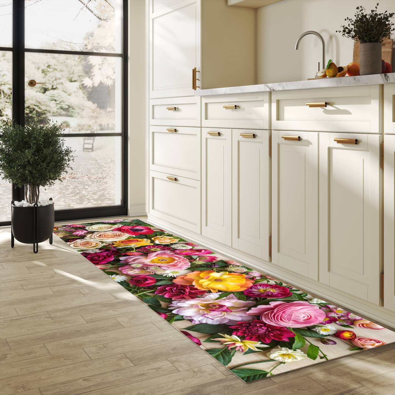 Wasserabweisender Küchenläufer mit Motiv Blumenbouquet in heller Küche