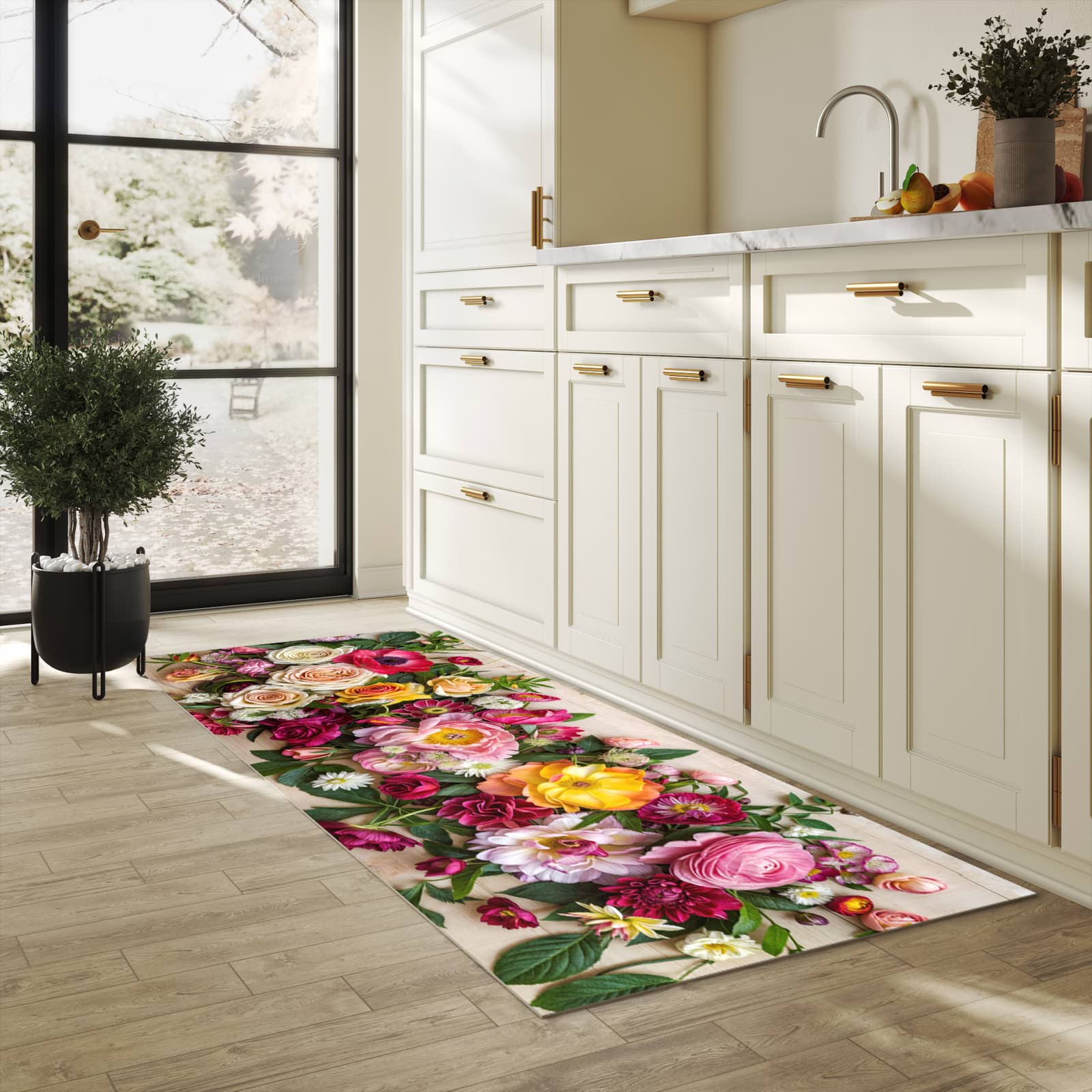 Schmutzabweisender rutschfester Küchenläufer mit Motiv Blumenbouquet in heller Küche