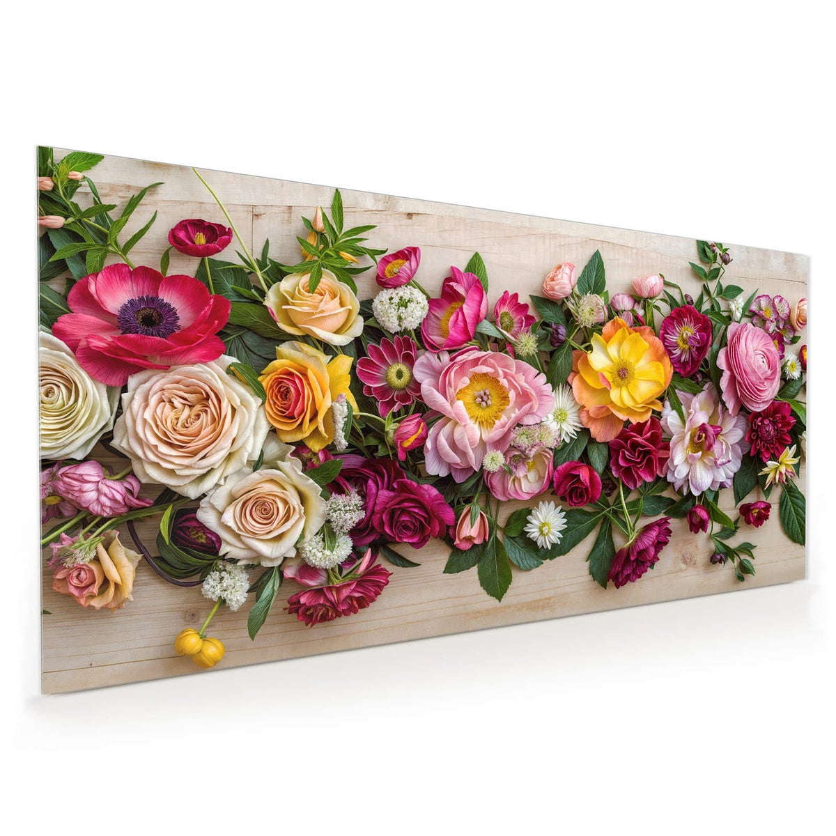 Küchenrückwand aus Glas im Hochformat mit Motiv Blumenband auf Holz: Bunte Rosen, Ranunkeln und Dahlien als breites Band auf hellem Holz ausgelegt, Draufsicht