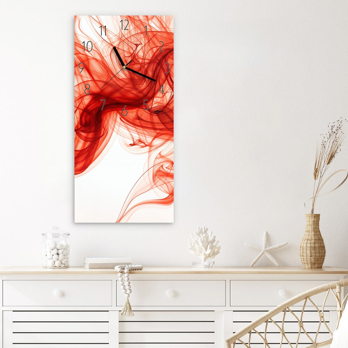 Wanduhr Abstrakter Rauch aus Glas – Hochformat 30 × 60 cm – Rote Rauchschwaden auf Weiß