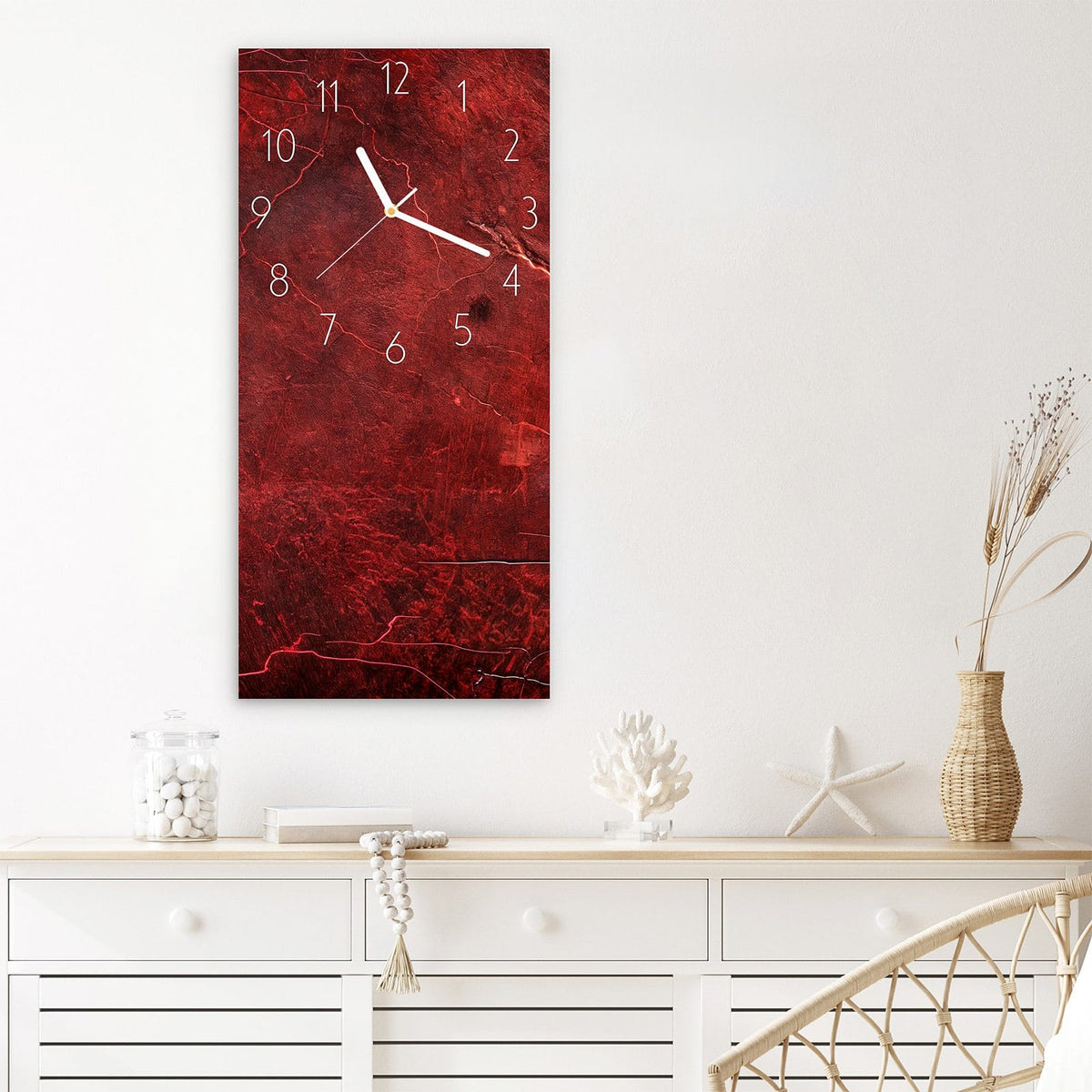 Wanduhr Rote Struktur aus Glas – Hochformat 30 × 60 cm – Rissige Textur in Rottönen