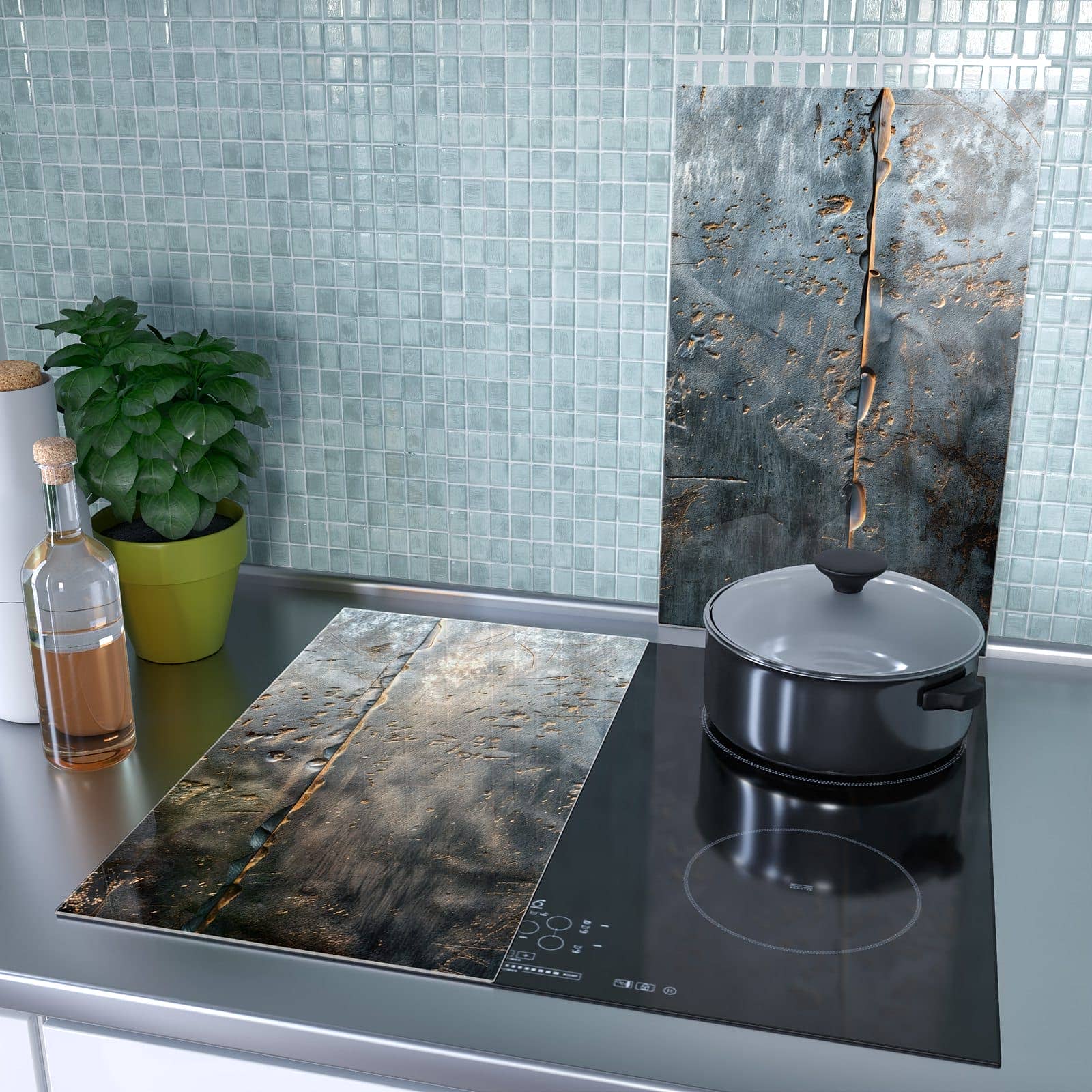2-teilige Herdabdeckplatten mit Metalltextur-Motiv als Spritzschutz hinter dem Kochfeld