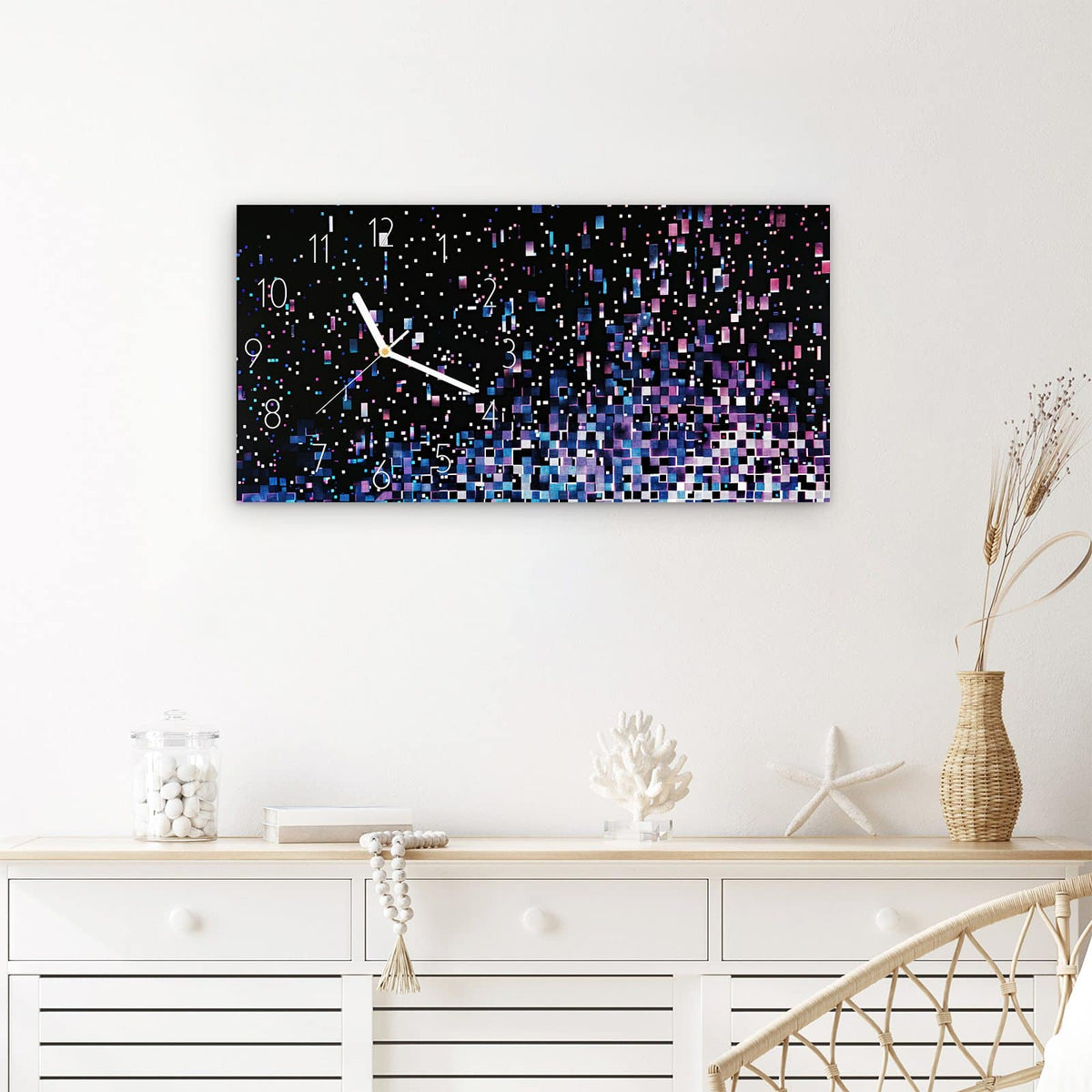 Wanduhr Pixelmuster aus Glas – Querformat 60 × 30 cm – Farbige Pixel auf Schwarz