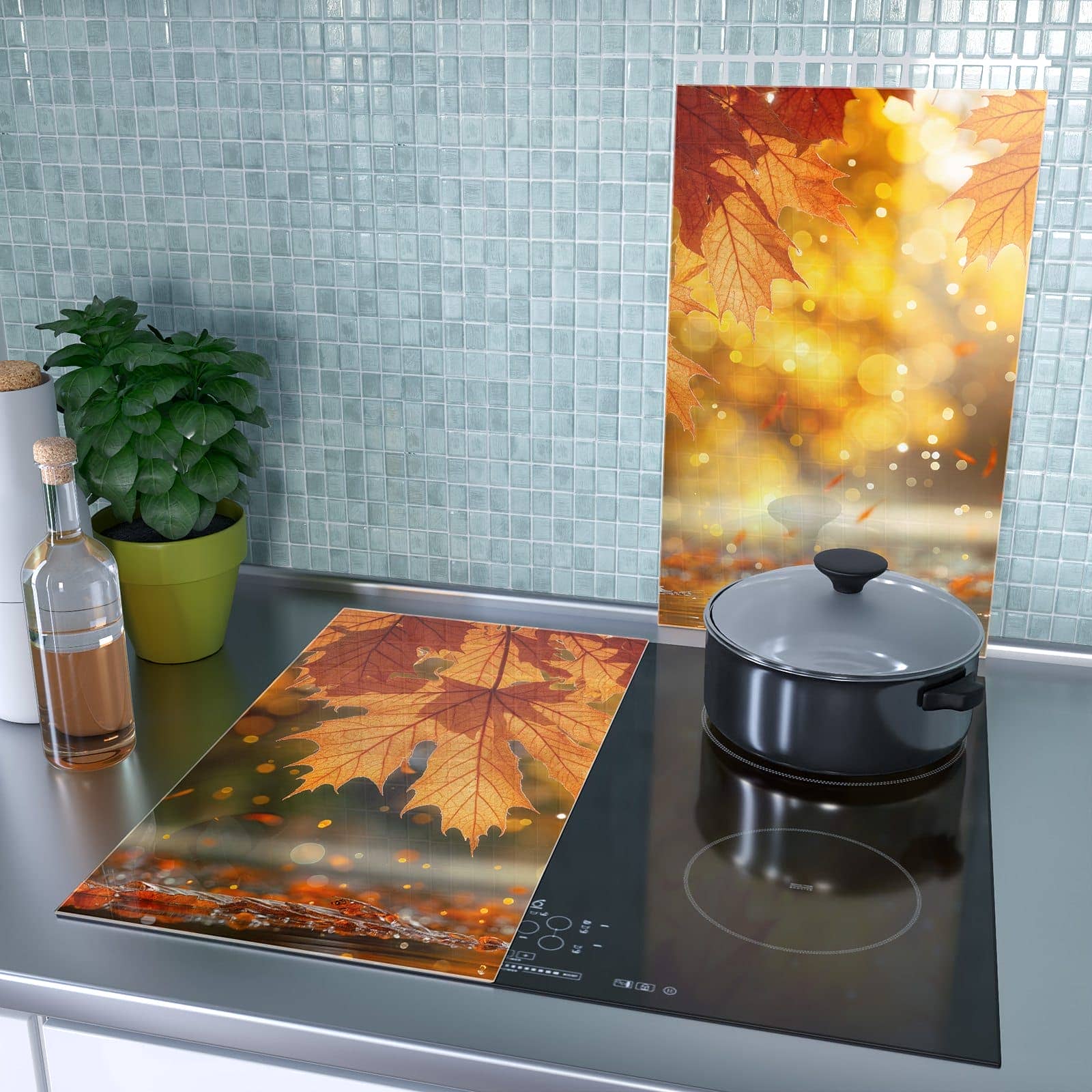 2-teilige Herdabdeckplatte aus Glas mit Sanfte Herbstblätter-Motiv als Spritzschutz hinter dem Kochfeld