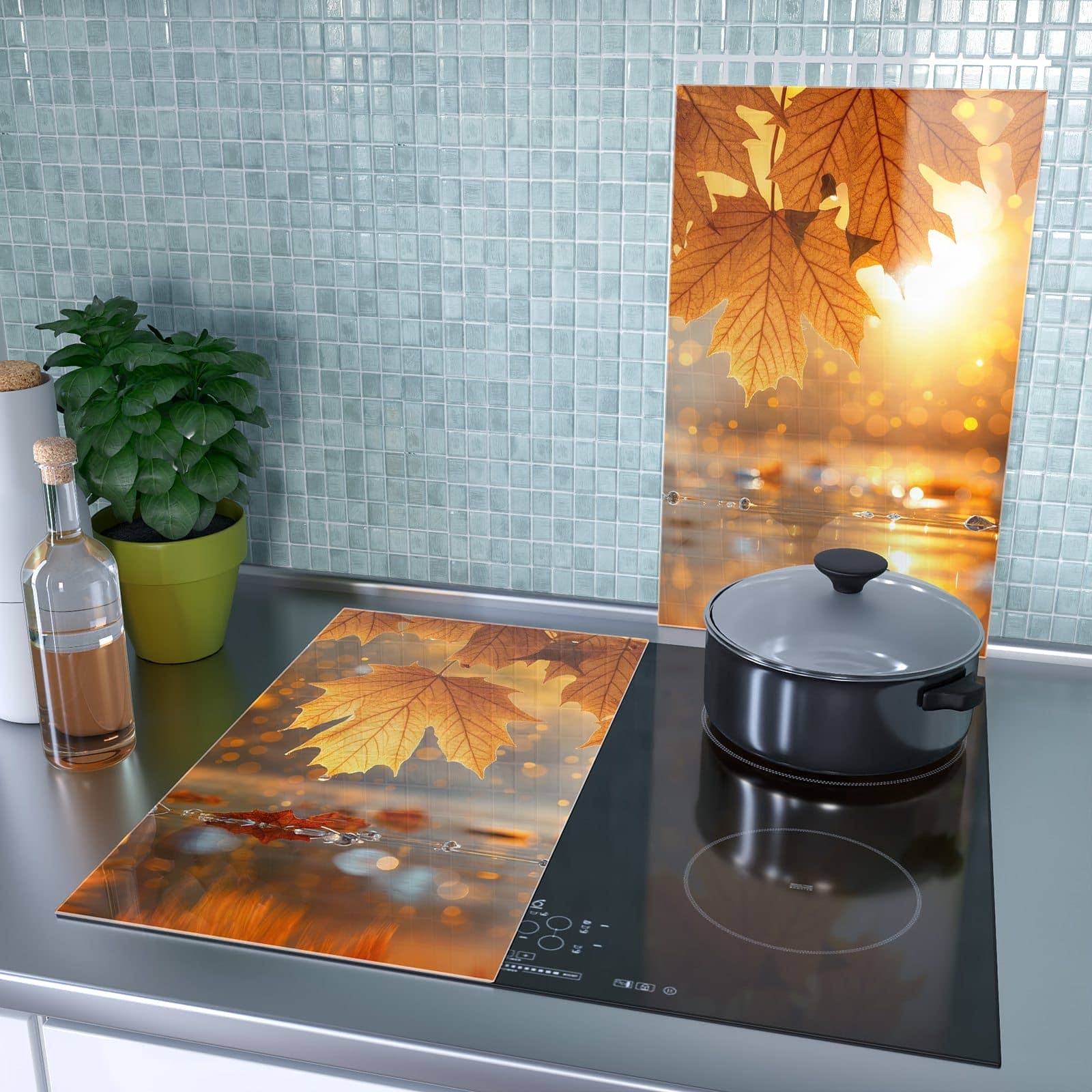 2-teilige Herdabdeckplatten für Ceranfeld mit Goldene Herbstblätter-Motiv als Spritzschutz hinter dem Kochfeld