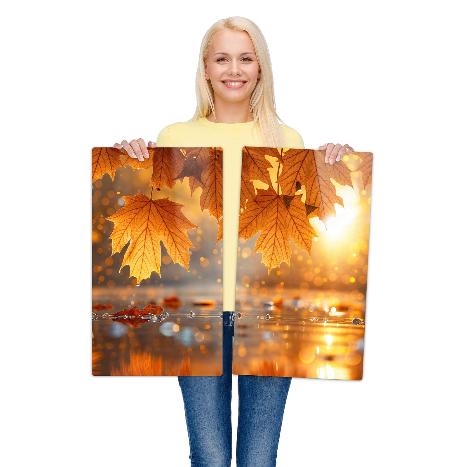 2-teilige Herdabdeckplatte aus Glas mit Goldene Herbstblätter-Motiv wird zur Größendarstellung gehalten