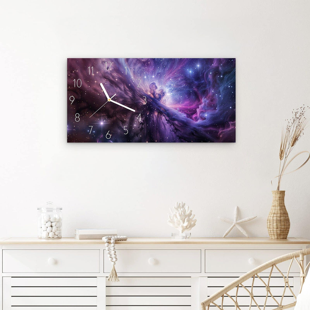 Wanduhr Galaktisches Leuchten aus Glas – Querformat 60 × 30 cm – Violette Nebel mit weißen Sternen
