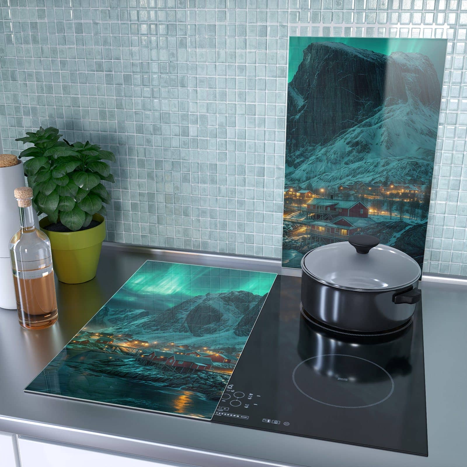 2-teilige Herdabdeckplatten für Ceranfeld mit Nordlichter über Fjord-Motiv als Spritzschutz hinter dem Kochfeld