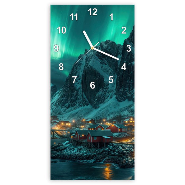 Wanduhr Nordlichter über Fjord aus Glas – Hochformat 30 × 60 cm mit Ziffernblatt Modern