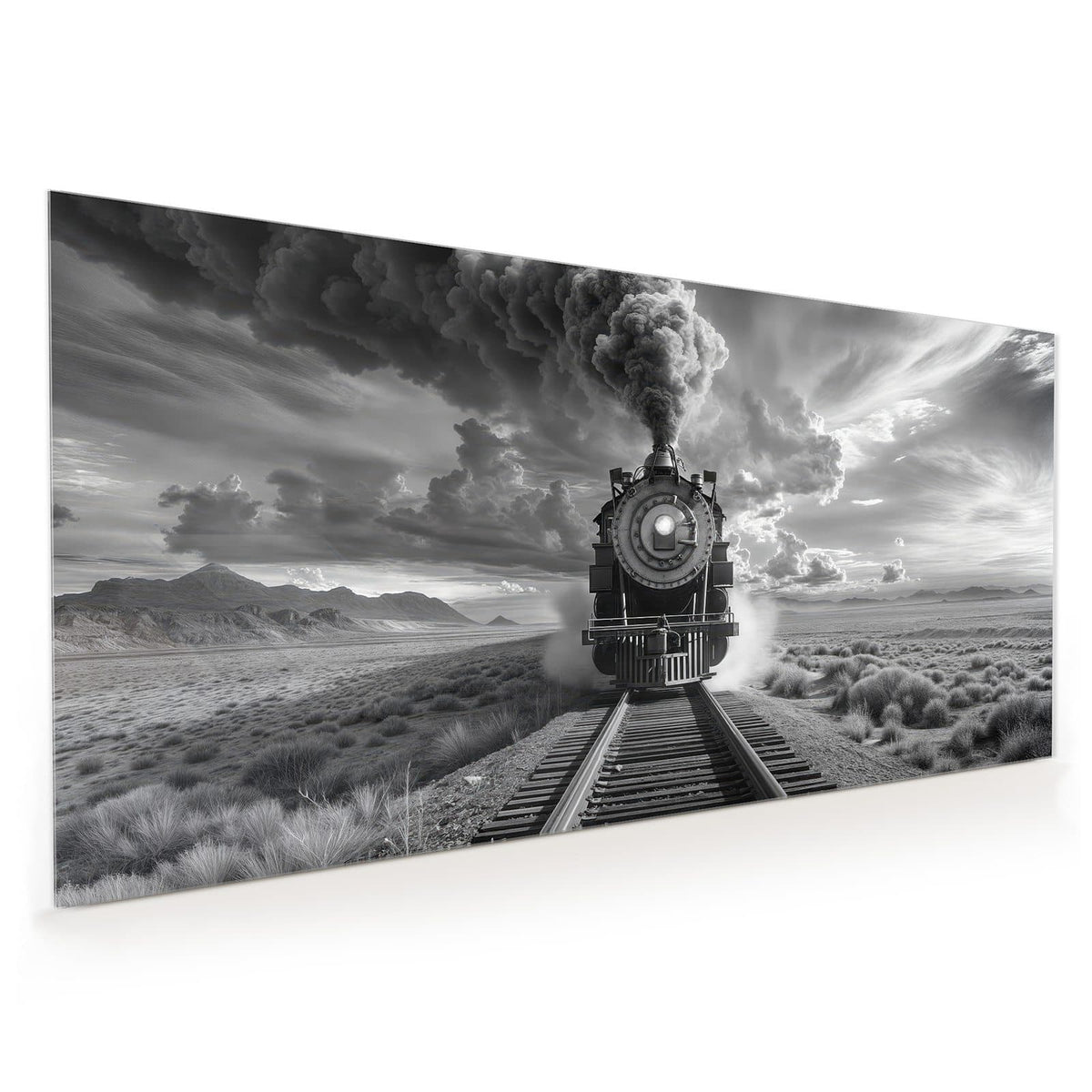 Küchenrückwand aus Glas im Hochformat: Schwarzweiß: Dampflok frontal auf Gleisen, riesige Rauchfahne, Grasbüschelebene mit dramatischen Wolken