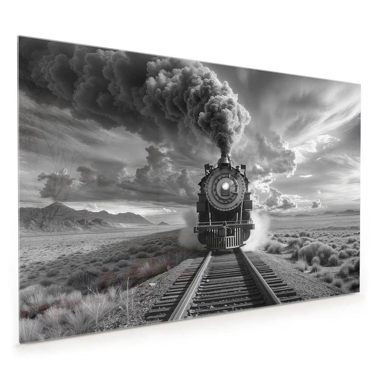 Küchenrückwand aus Glas im Hochformat: Schwarzweiß: Dampflok frontal auf Gleisen, riesige Rauchfahne, Grasbüschelebene mit dramatischen Wolken