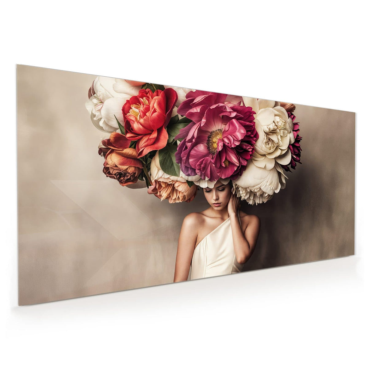 Küchenrückwand aus Glas im Hochformat mit Motiv Frau mit Blumenhut: Frau in cremefarbenem Kleid mit riesigem Hut aus Pfingstrosen und Rosen