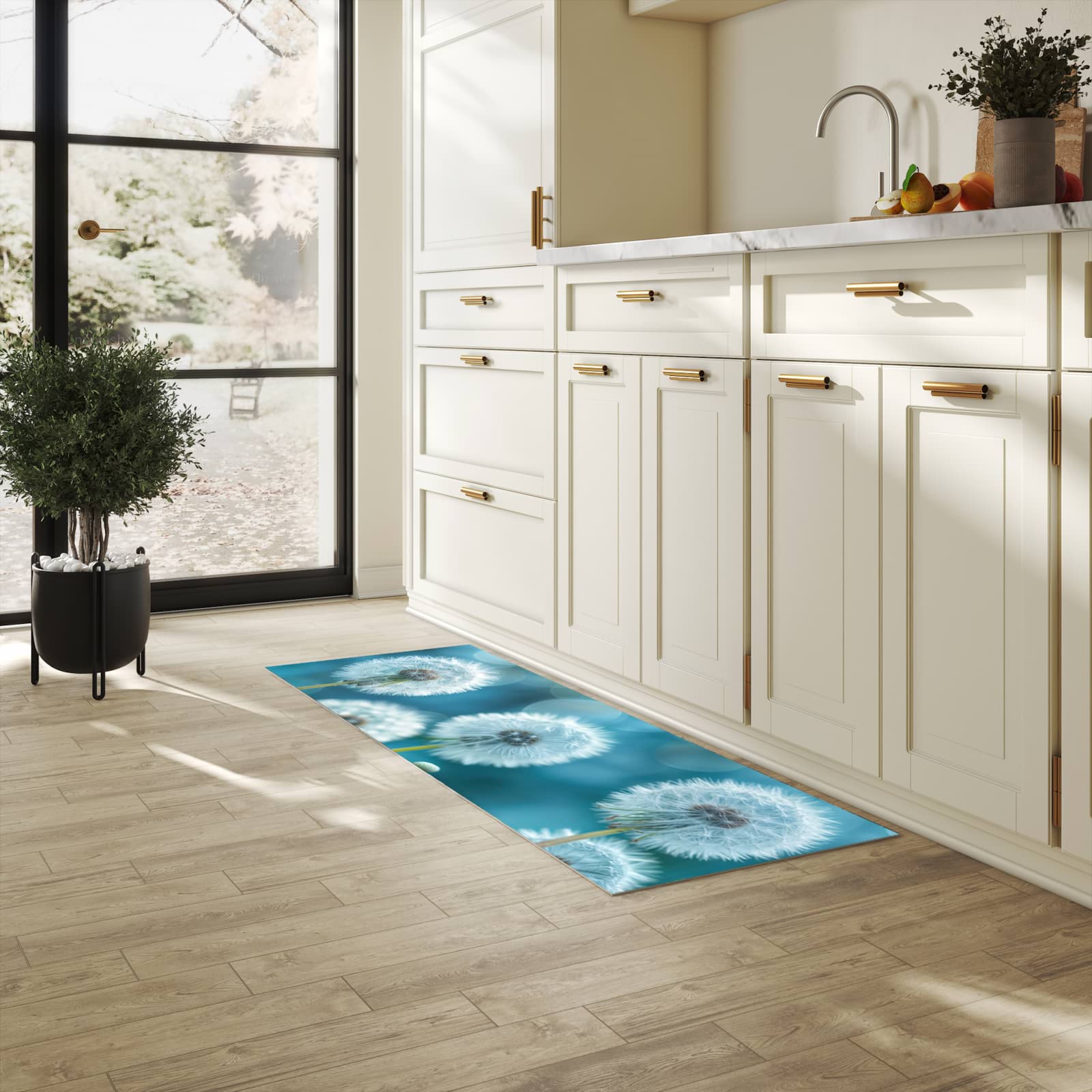 Rutschhemmender dünner Teppich mit Motiv Löwenzahnwiese in heller Küche