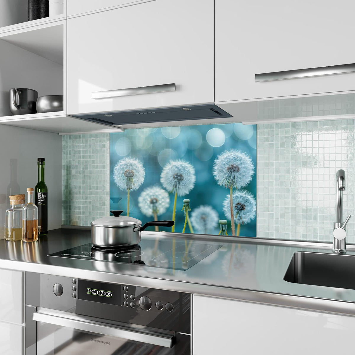 Küchenrückwand aus Glas Pusteblumen in Türkis im Hochformat als Spritzschutz hinter dem Kochfeld, über dem Fliesenspiegel montiert