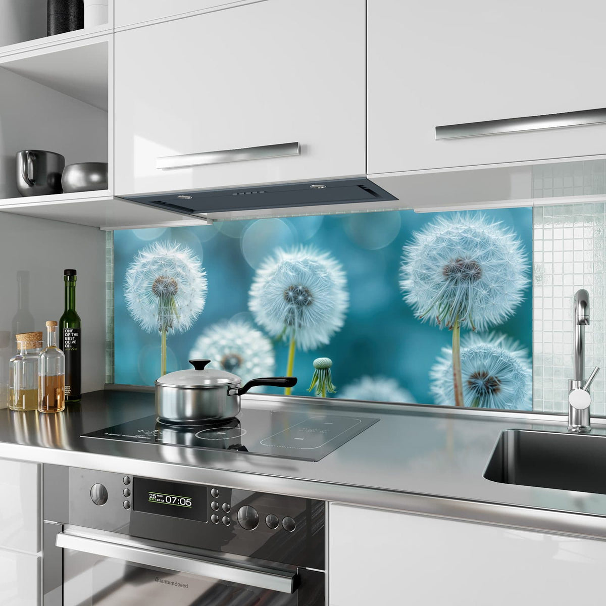 Küchenrückwand aus Glas Pusteblumen in Türkis im Hochformat als Spritzschutz hinter dem Kochfeld, über dem Fliesenspiegel montiert