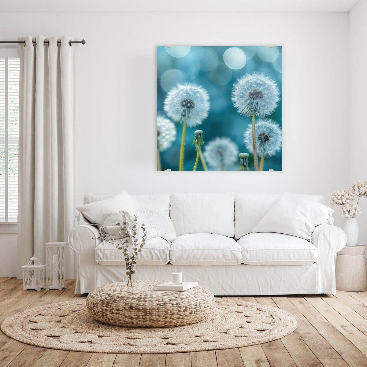 Glasbild Pusteblumen in Türkis an der Wand – Vier Pusteblumen-Samenstände vor türkisblauem Bokeh, keine Wiese