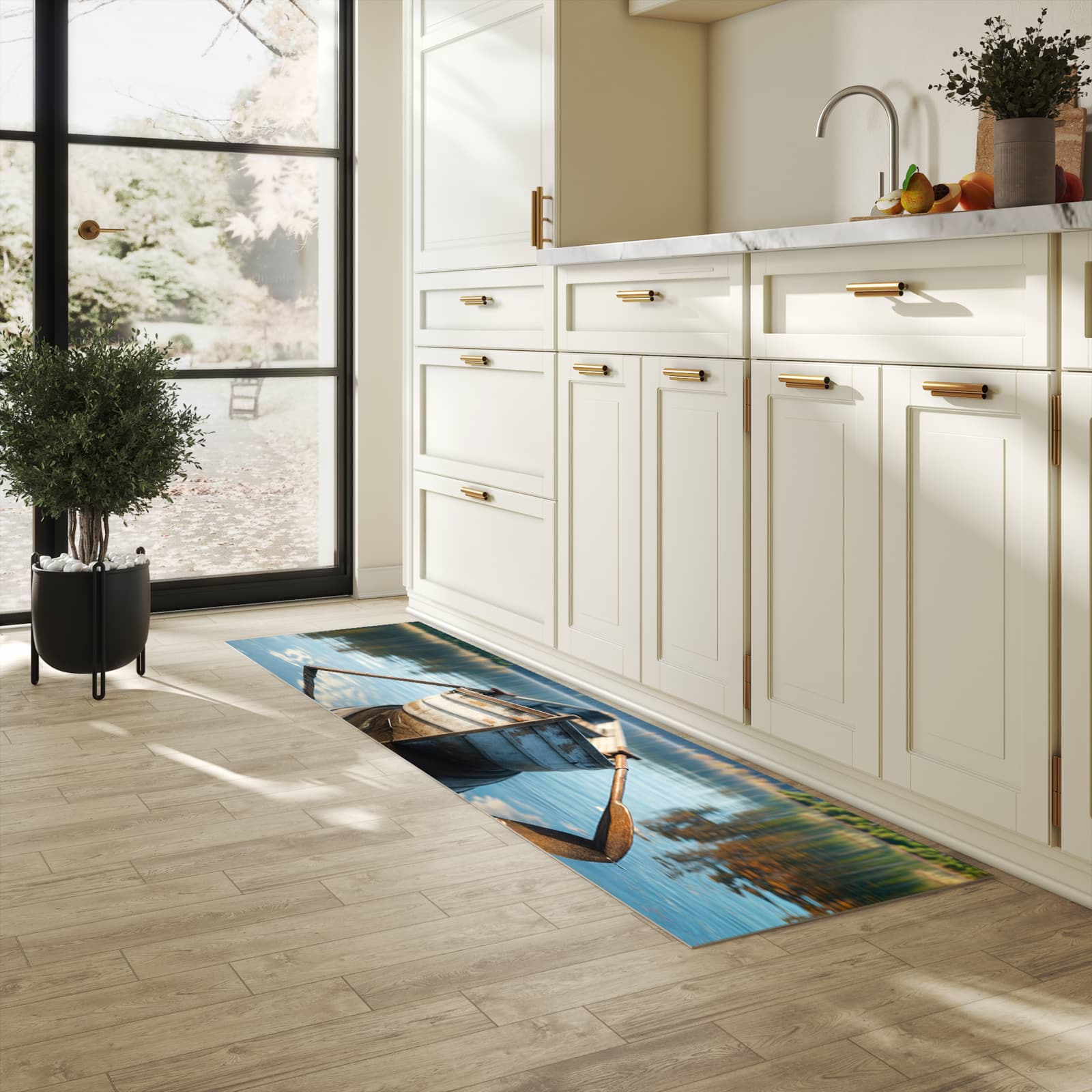 Waschbarer Teppich fürs Esszimmer mit Motiv Boot auf See in heller Küche