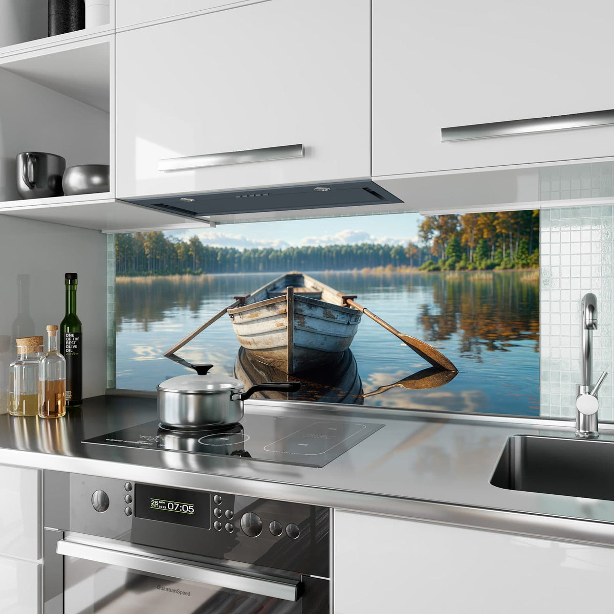 Küchenrückwand aus Glas Ruderboot am Waldsee im Hochformat als Spritzschutz hinter dem Kochfeld, über dem Fliesenspiegel montiert