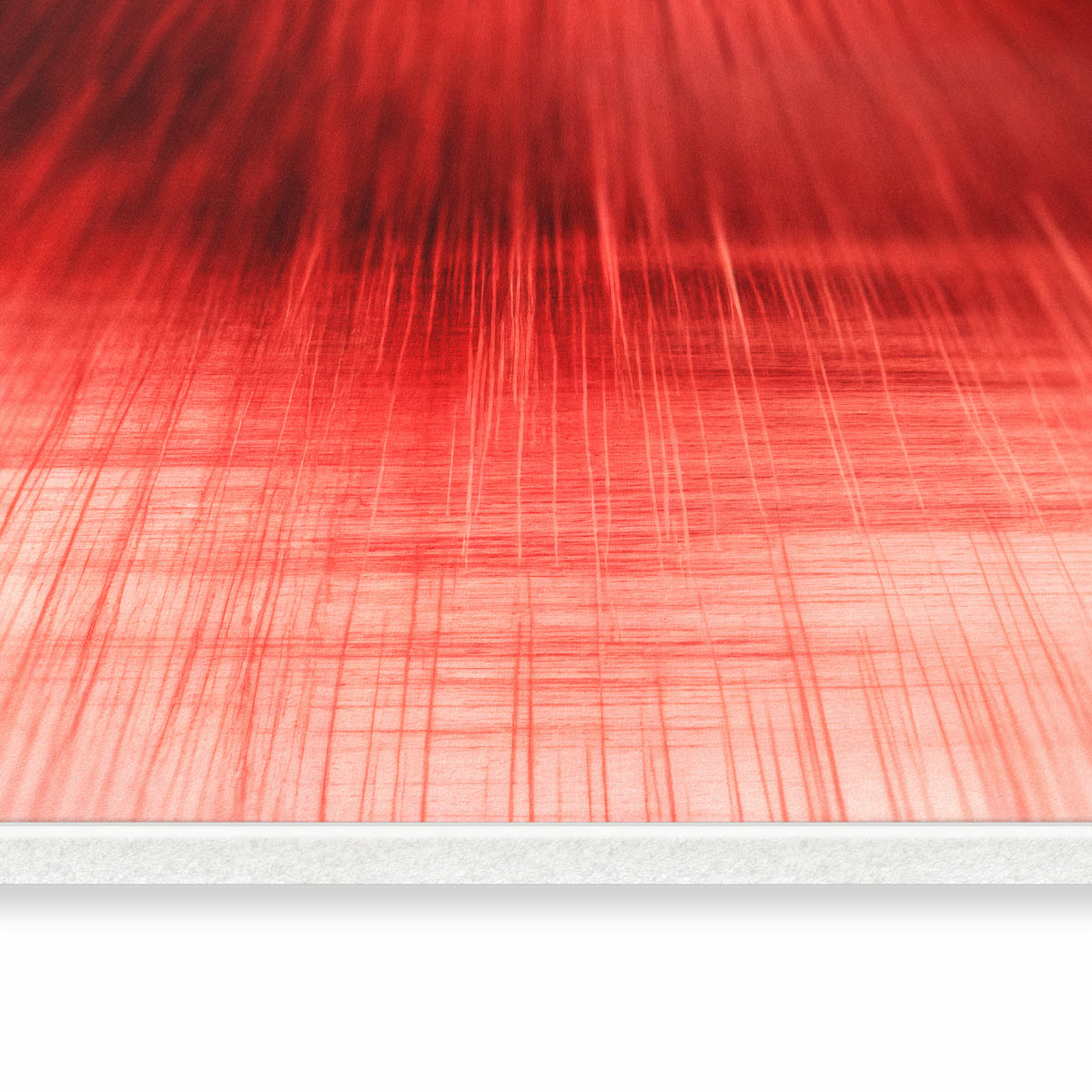 Komfortabler langer Teppich mit Motiv Rote Textur in seitlicher Ansicht