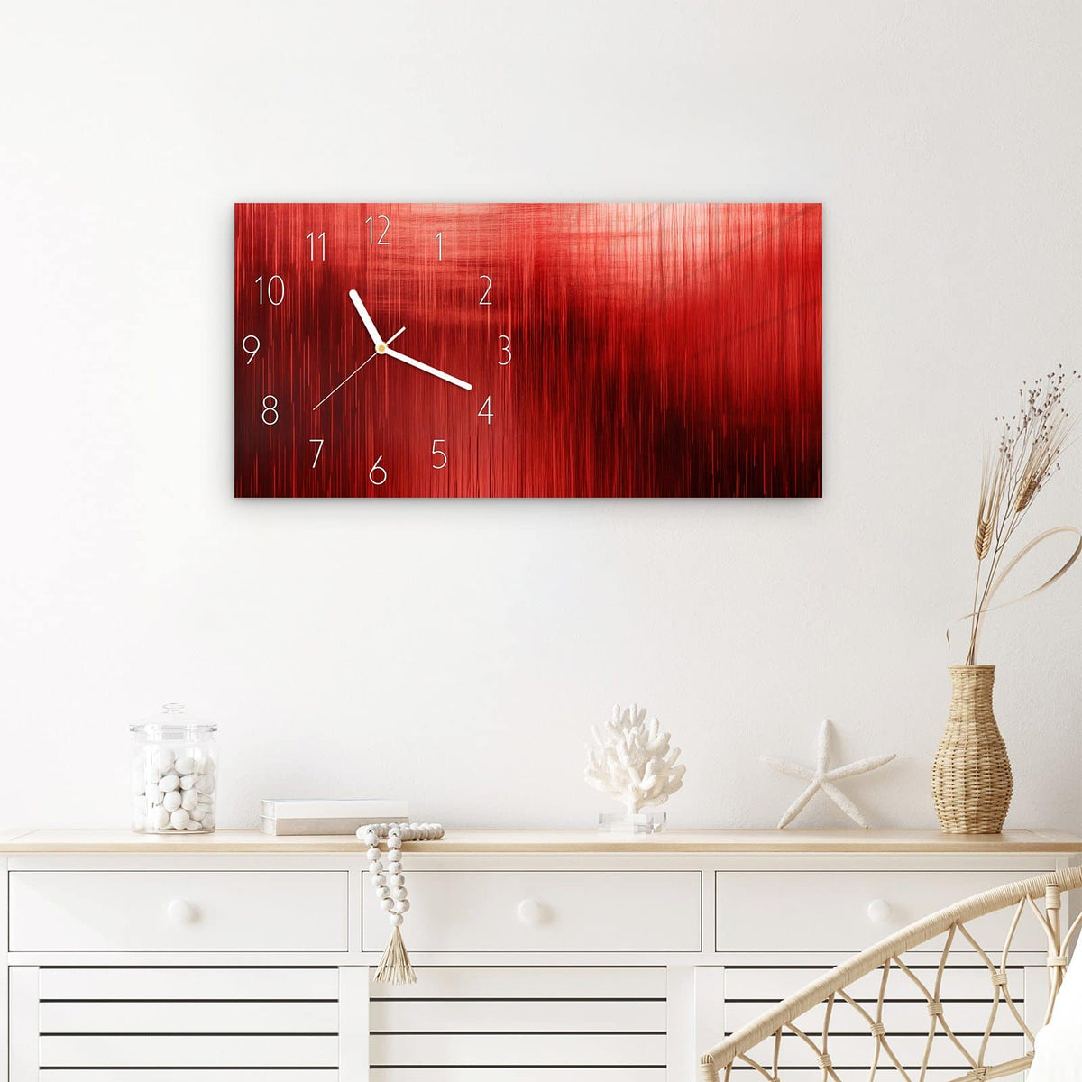 Wanduhr Rote Textur aus Glas – Querformat 60 × 30 cm – Vertikale Linien in Rottönen