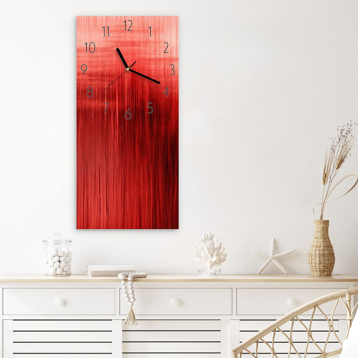 Wanduhr Rote Textur aus Glas – Vertikale Linien in Rottönen