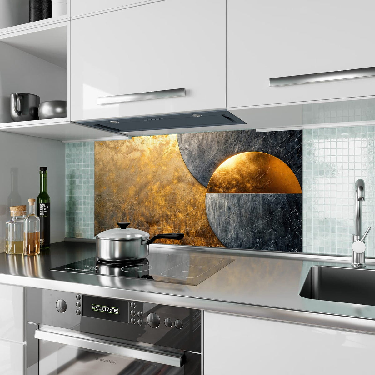 Küchenrückwand aus Glas Kreise in Gold und Grau im Hochformat als Spritzschutz hinter dem Kochfeld, über dem Fliesenspiegel montiert