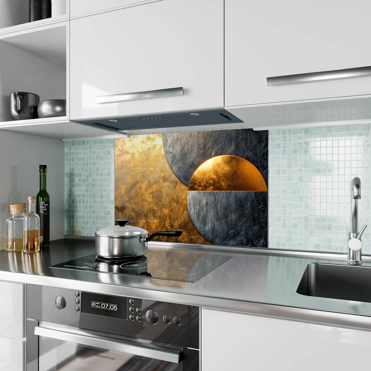 Küchenrückwand aus Glas Kreise in Gold und Grau im Hochformat als Spritzschutz hinter dem Kochfeld, über dem Fliesenspiegel montiert