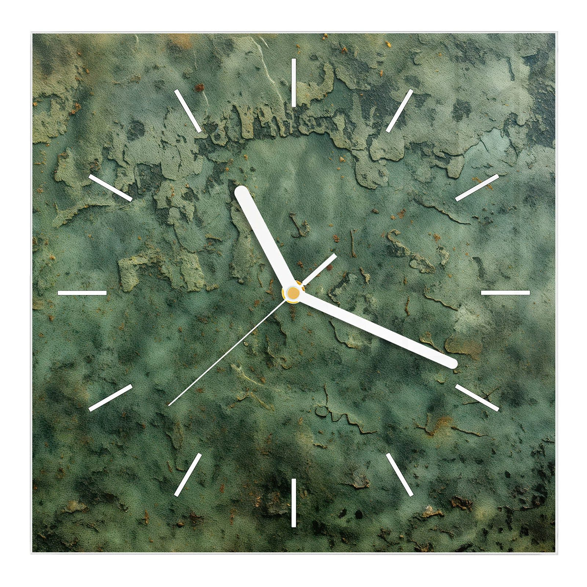 Wanduhr aus Glas, Ziffernblatt Linie: Moosgrüne, fleckige Wand mit heller abgeplatzter Schicht und Rostpunkten