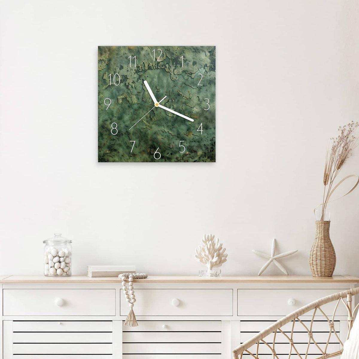 Wanduhr Moosgrüne Wand aus Glas – Quadratisch 30 × 30 cm – Grüne Patina mit braunen Akzenten