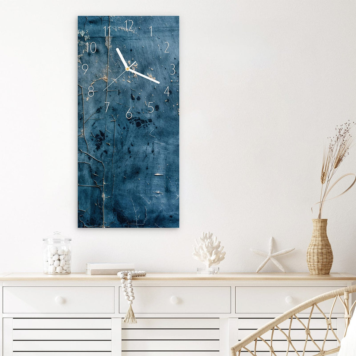 Wanduhr Alte Steinwand aus Glas – Hochformat 30 × 60 cm – Tiefblaue Oberfläche mit Kratzern