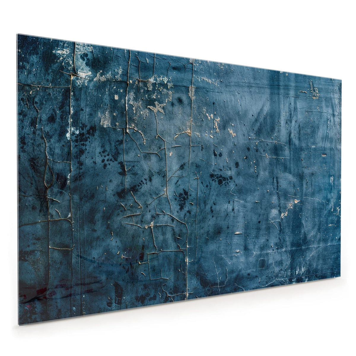 Küchenrückwand aus Glas im Hochformat mit Motiv Verwittertes Blau: Tiefblaue, verwitterte Oberfläche mit feinem Rissnetz und hellen Kratzern #grösse_40 x 60 cm #grösse_50 x 75 cm #grösse_60 x 90 cm #grösse_80 x 120 cm
