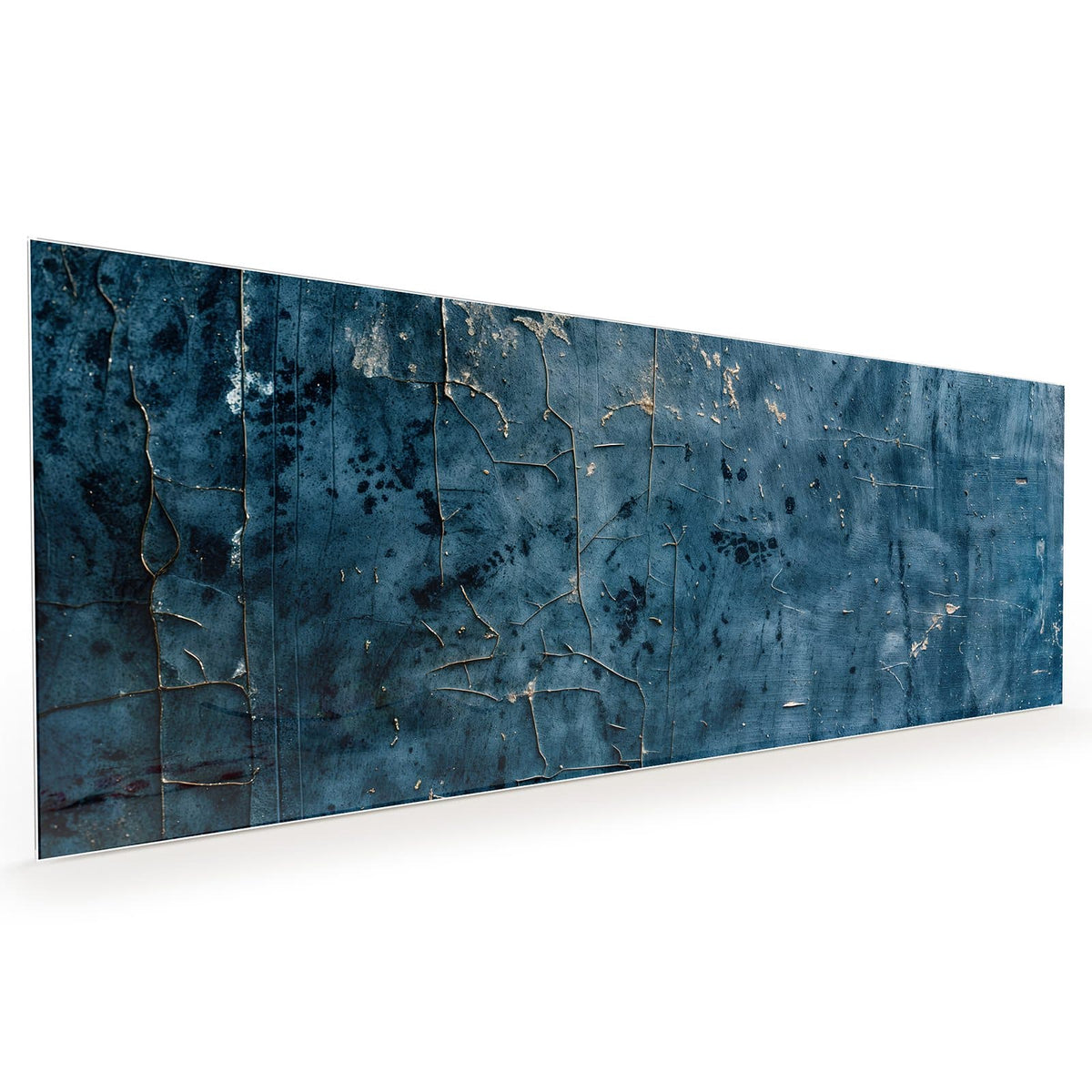 Küchenrückwand aus Glas im Hochformat mit Motiv Verwittertes Blau: Tiefblaue, verwitterte Oberfläche mit feinem Rissnetz und hellen Kratzern