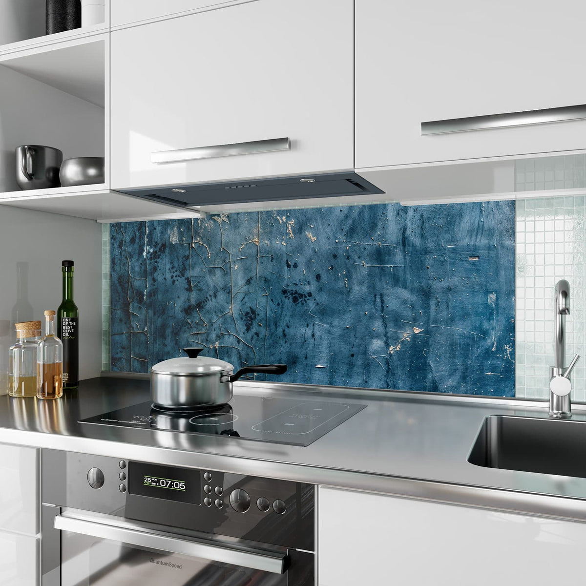 Küchenrückwand Verwittertes Blau aus Glas – Tiefblaue Oberfläche mit Kratzern