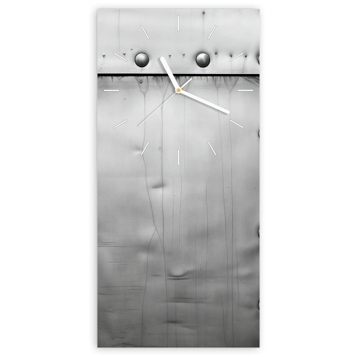 Wanduhr Metallplattenoptik aus Glas – Hochformat 30 × 60 cm mit Ziffernblatt Linie
