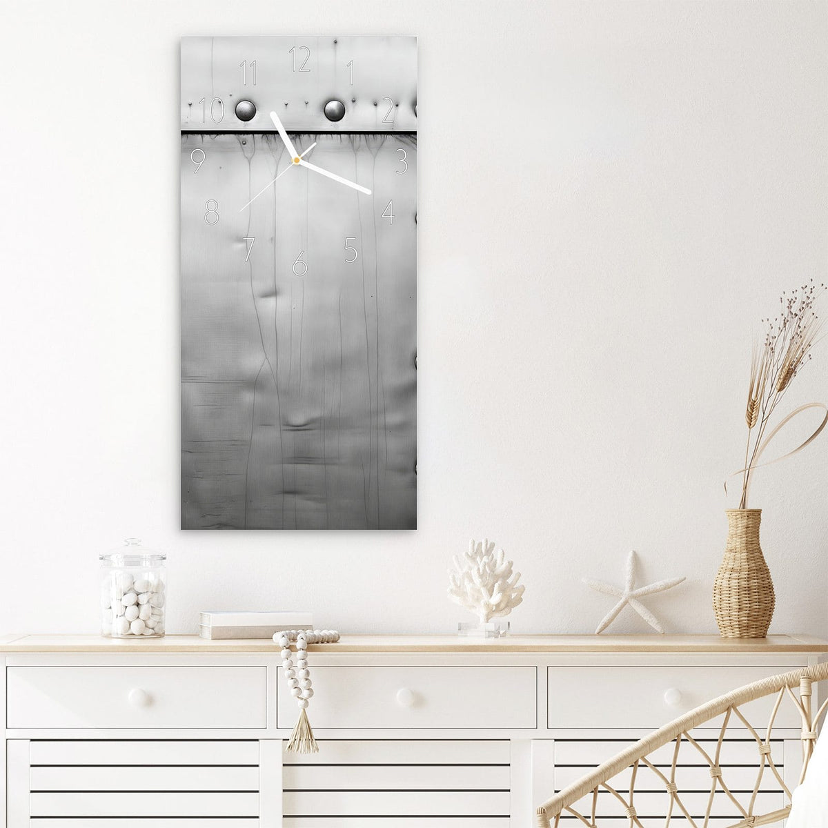 Wanduhr Metallplattenoptik aus Glas – Graue Metallplatten mit Nieten