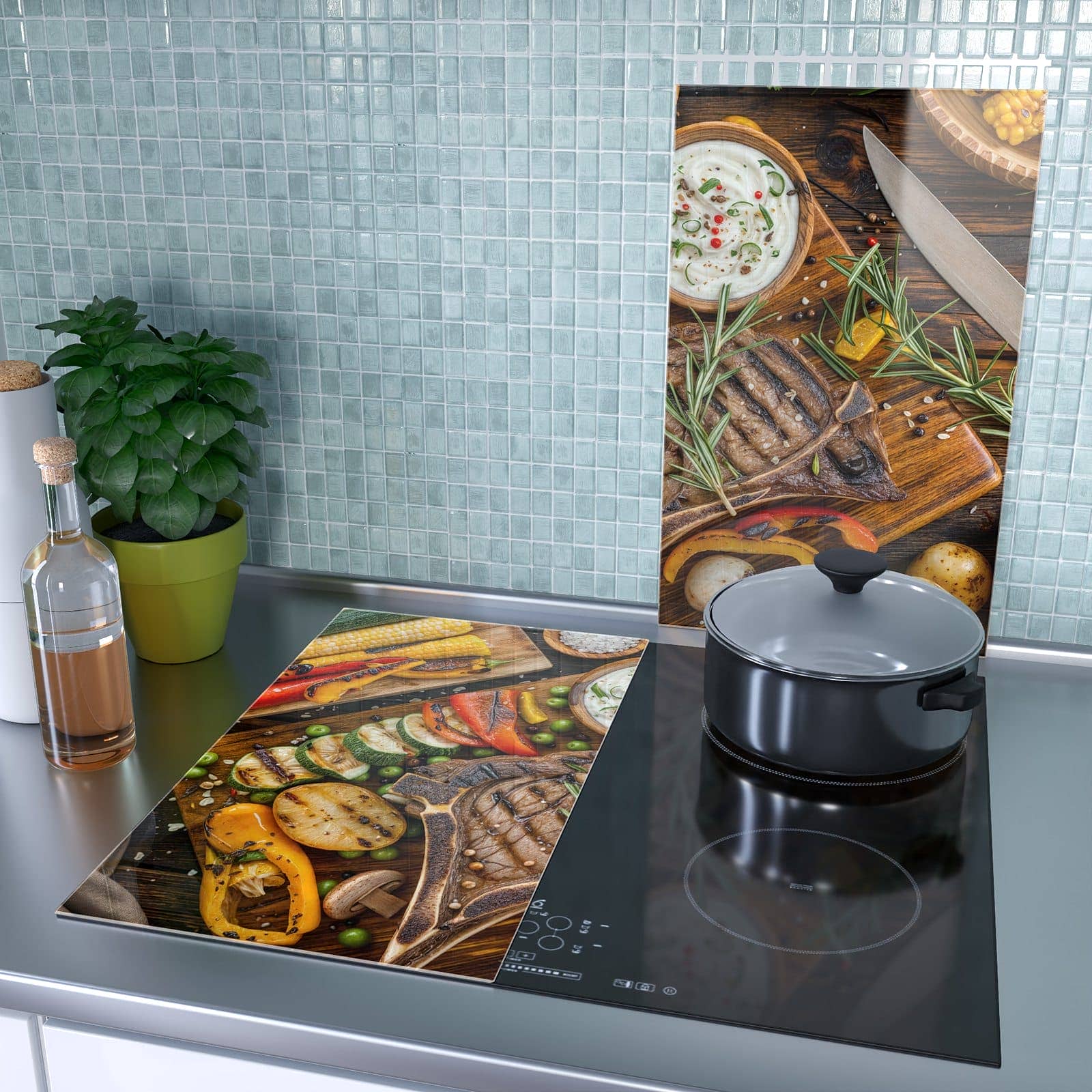 2-teilige Herdabdeckplatten aus Glas mit Grillmahlzeit-Motiv als Spritzschutz hinter dem Kochfeld