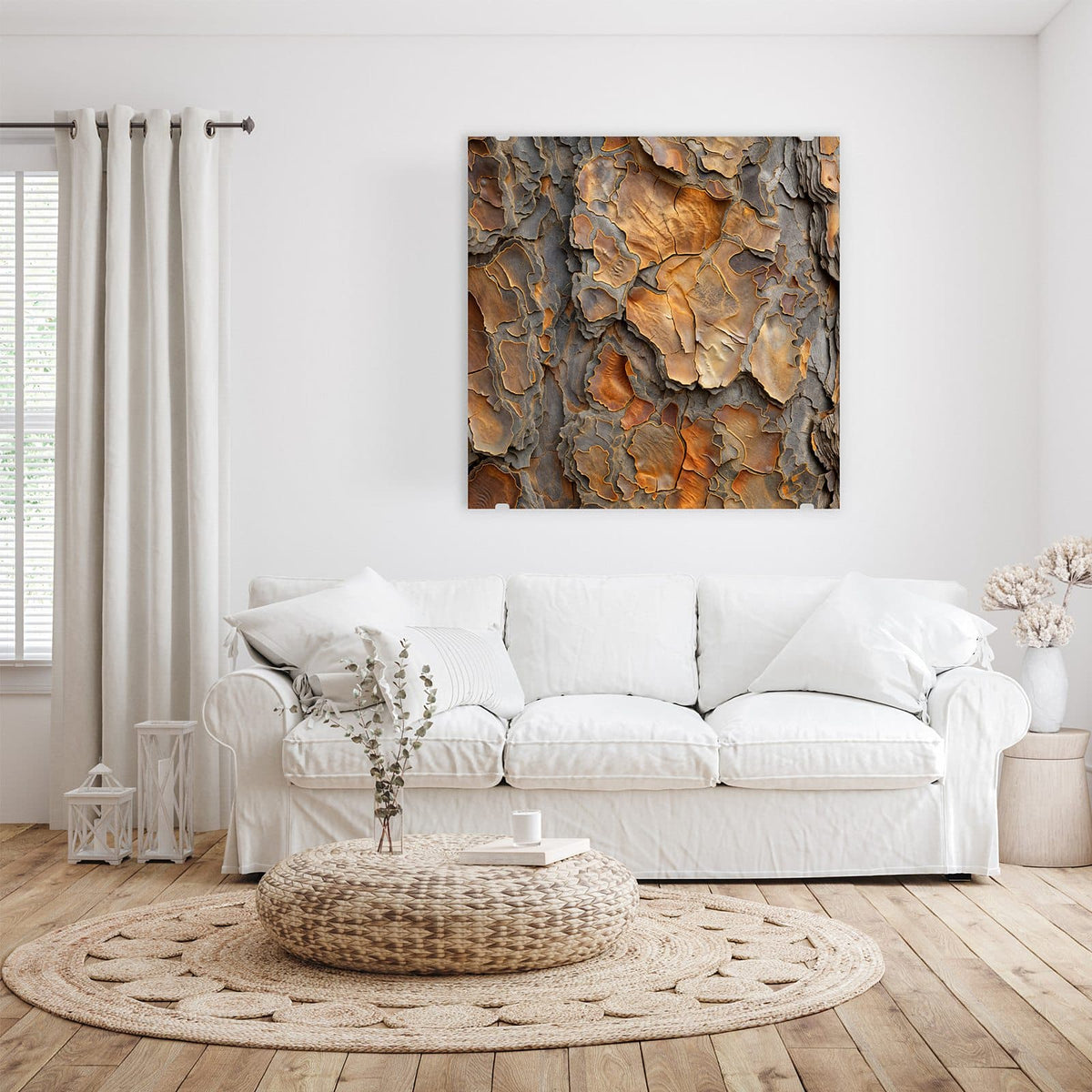 Glasbild Kiefernrinde an der Wand – Nahaufnahme von Kiefernrinde mit orangebraunen, abblätternden Schuppenplatten