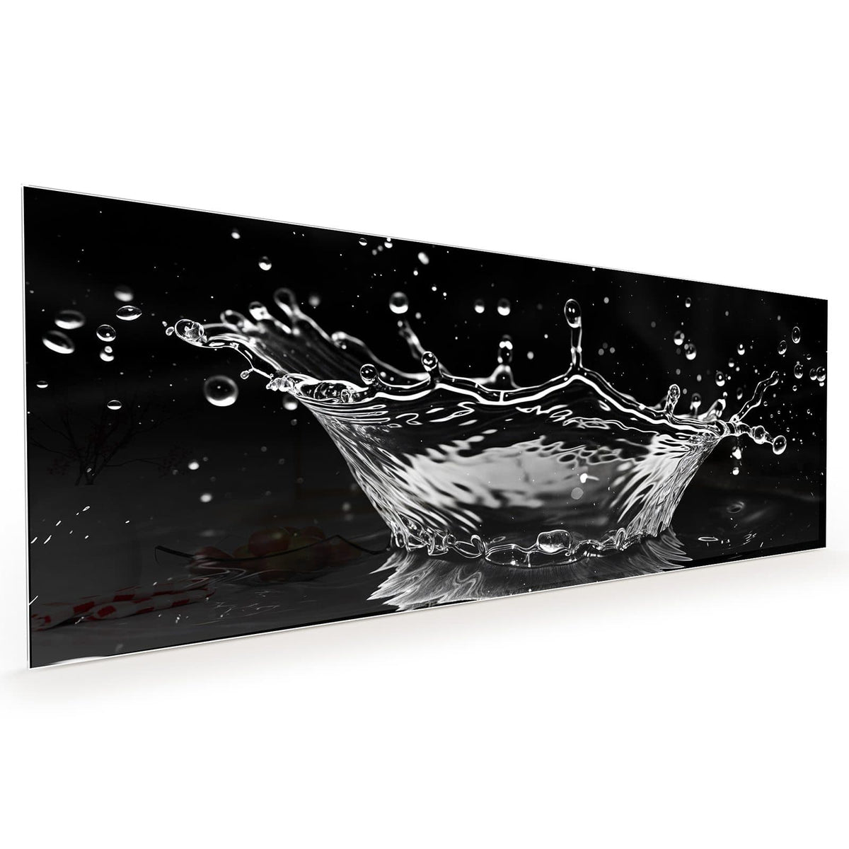 Küchenrückwand aus Glas im Hochformat: Schwarz-weiße Aufnahme eines Tropfeneinschlags, der eine perfekte Krone aus Wasser bildet
