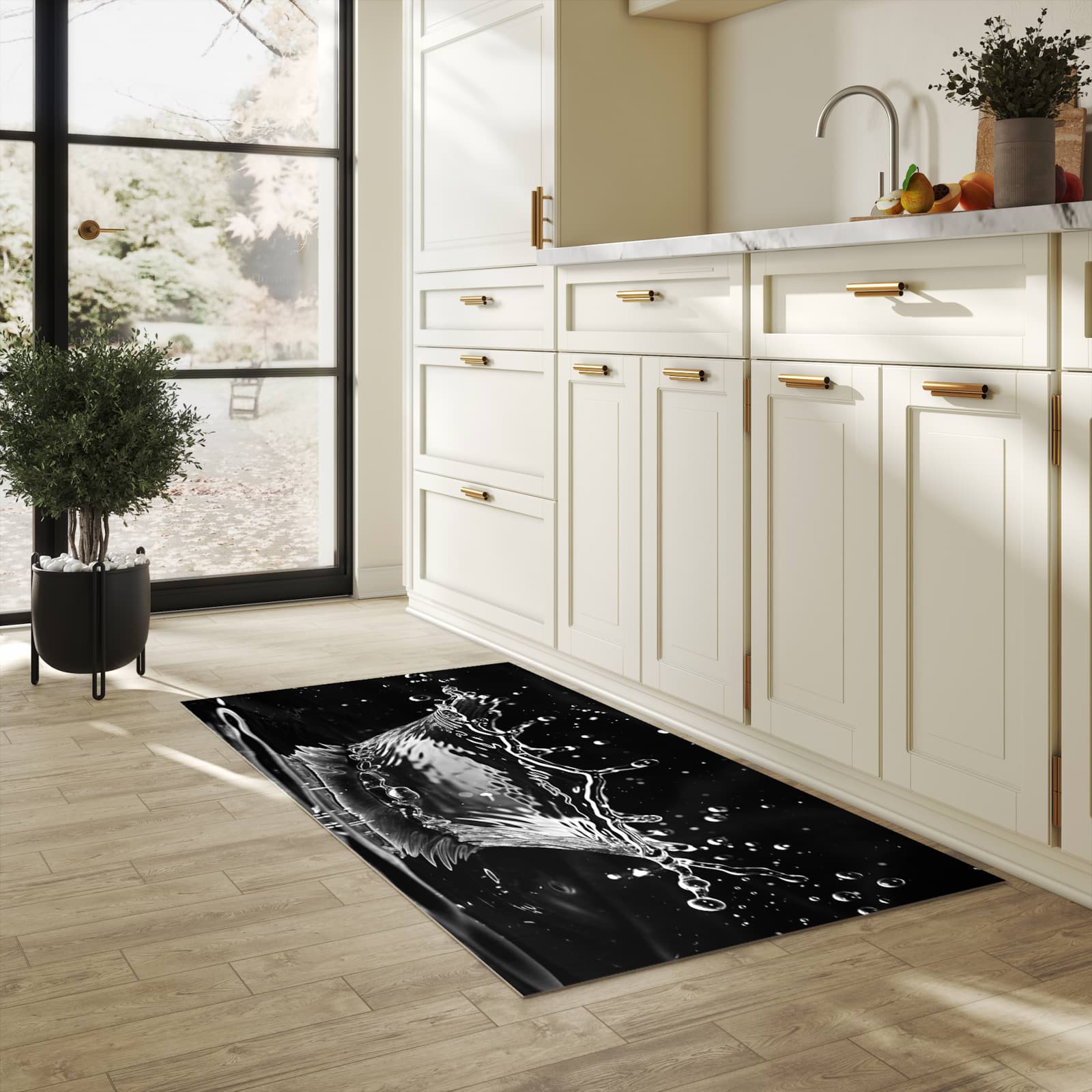 Feuchtigkeitsresistenter Teppich für die Küche mit Motiv Sanfte Wasserspritzer in heller Küche