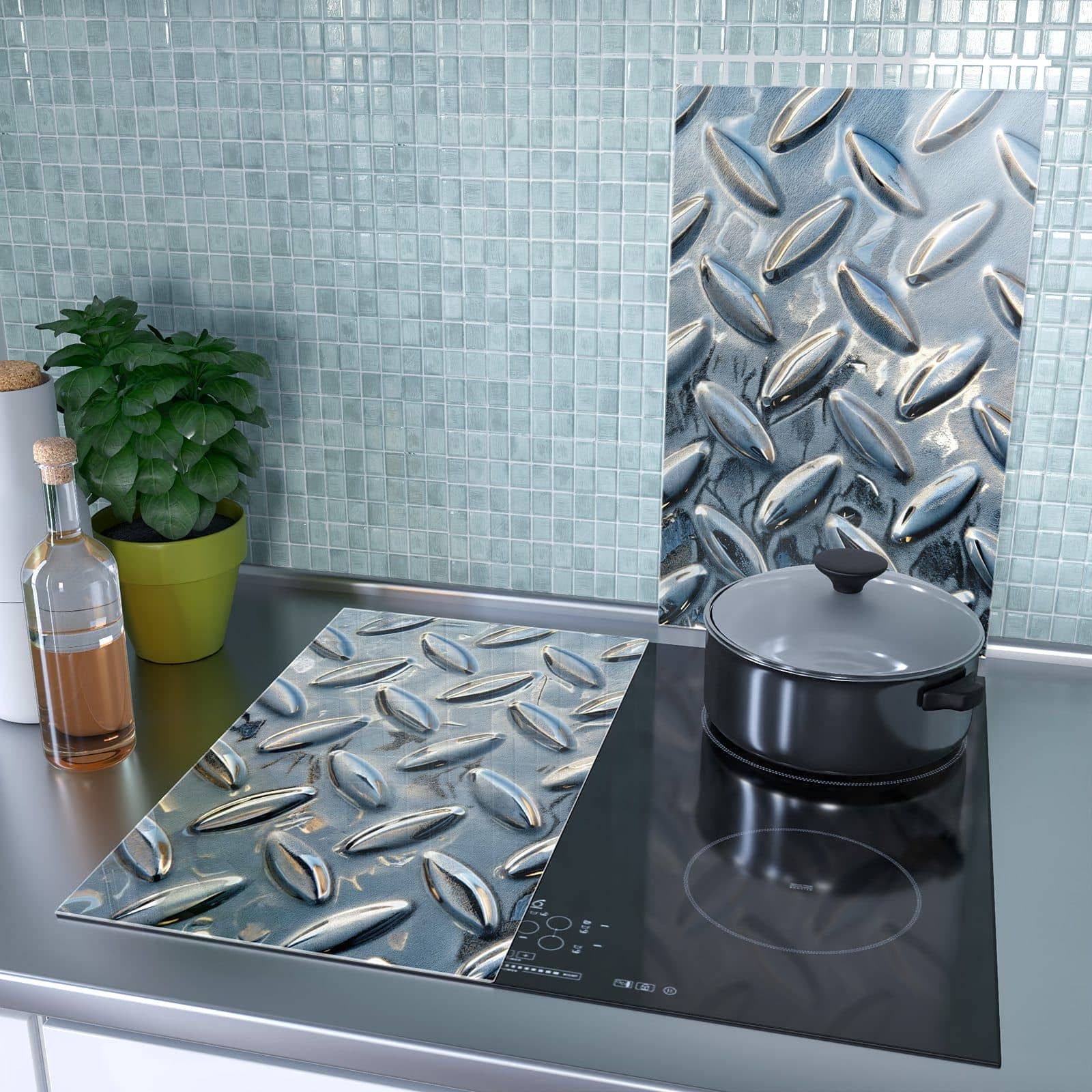 2-teilige Herdabdeckplatte mit Riffelblechmuster-Motiv als Spritzschutz hinter dem Kochfeld