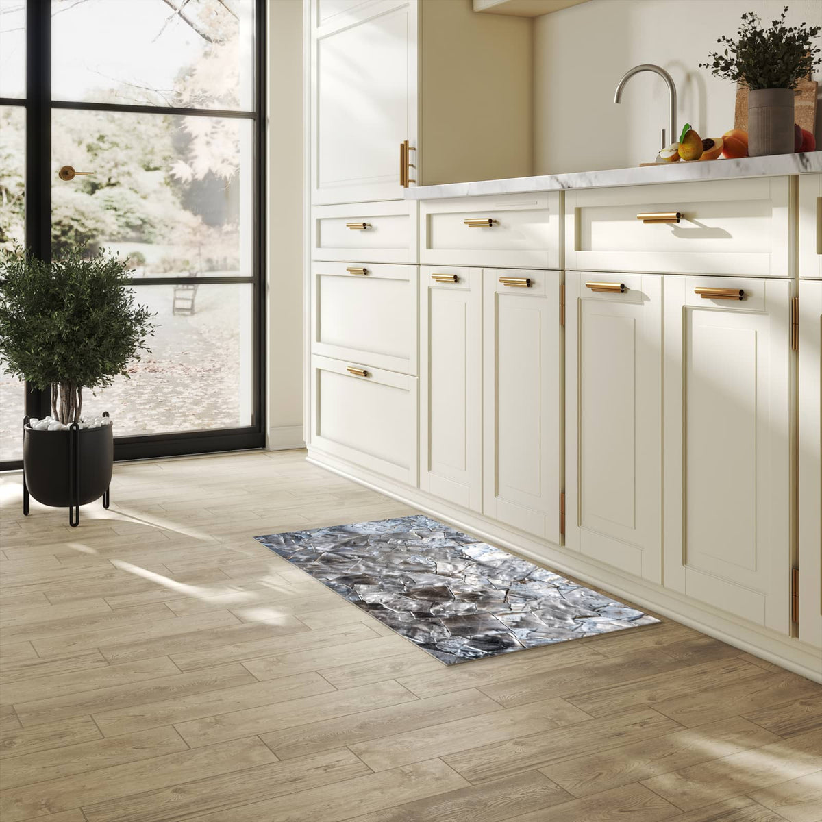UV-beständiger Küchenläufer mit Motiv Metallisches Mosaik in heller Küche
