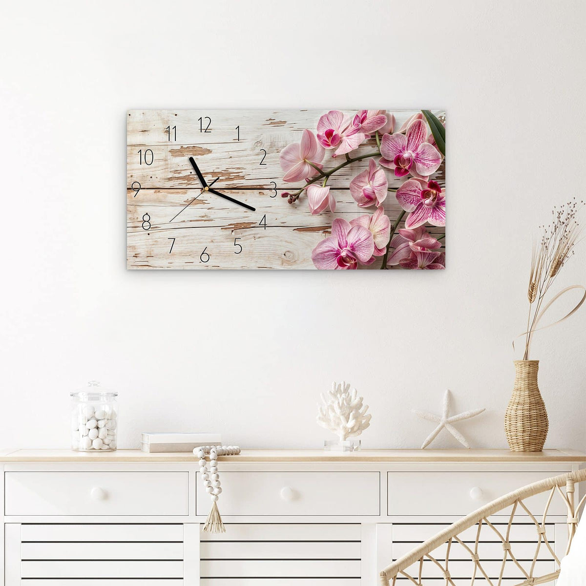 Wanduhr Orchideen auf Holz aus Glas – Querformat 60 × 30 cm – Rosa Orchideen auf weißem Holz