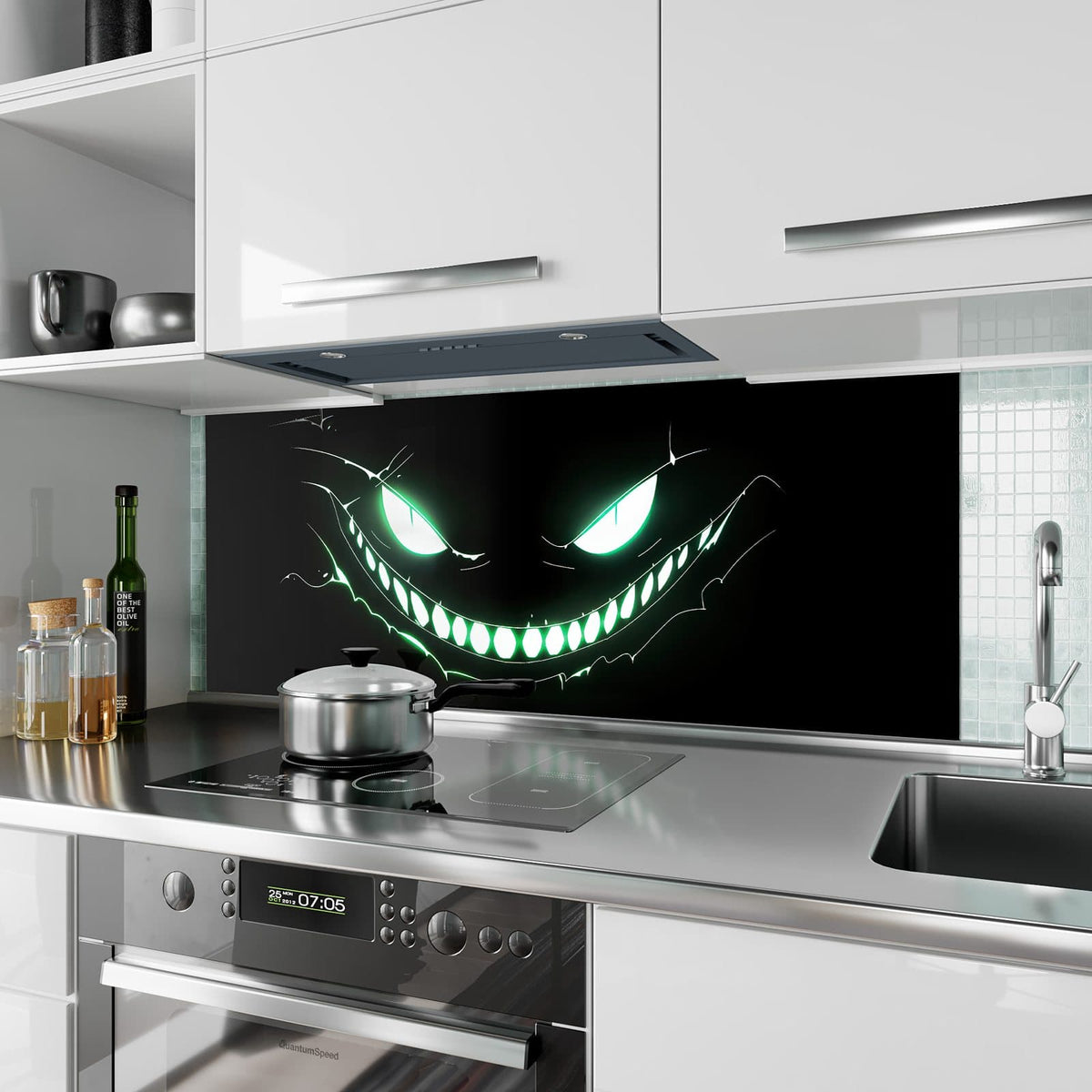 Küchenrückwand aus Glas Leuchtendes Grinsen im Hochformat als Spritzschutz hinter dem Kochfeld, über dem Fliesenspiegel montiert