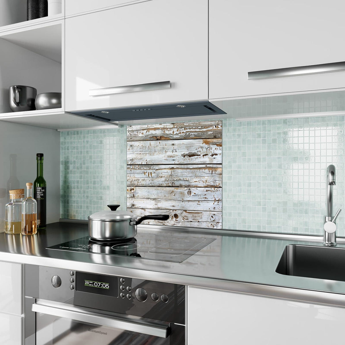 Küchenrückwand aus Glas Weiße Holzpatina im quadratischen Format als Spritzschutz hinter dem Kochfeld, über dem Fliesenspiegel montiert