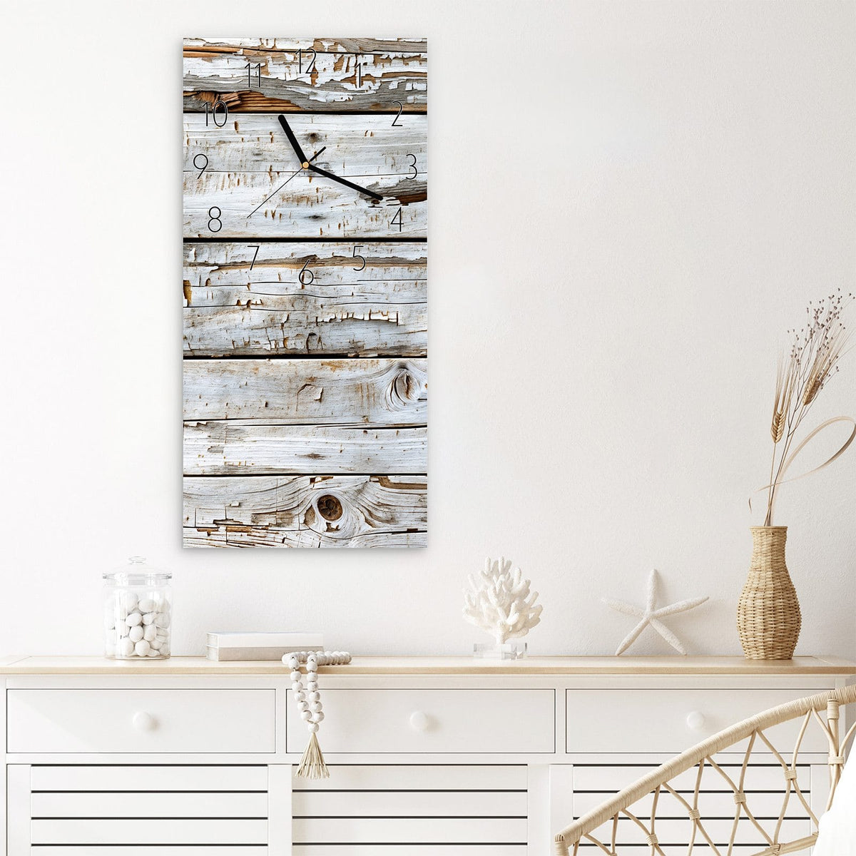 Wanduhr Weiße Holzpatina aus Glas – Hochformat 30 × 60 cm – Weiß patinierte Holzbretter