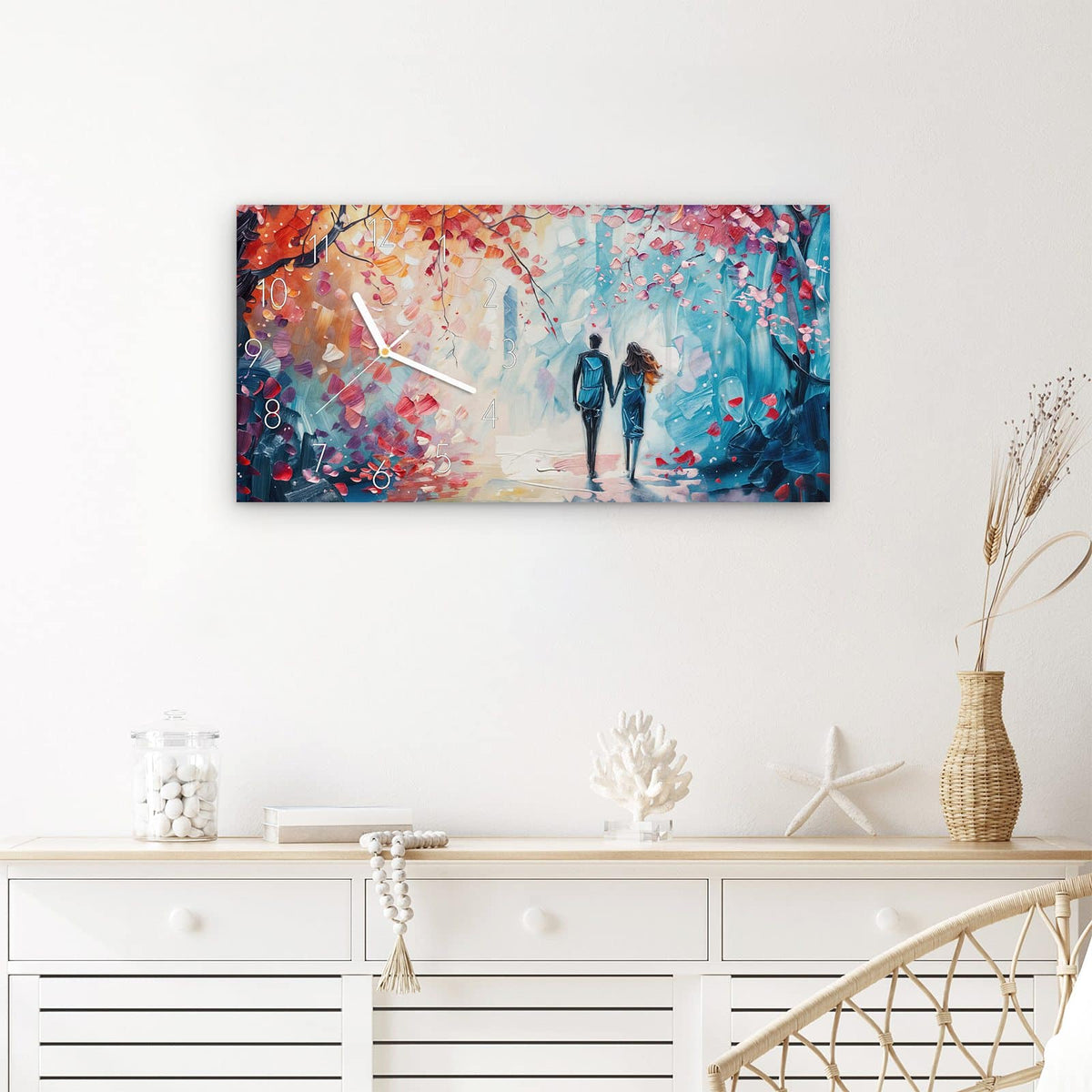 Wanduhr Herbstlicher Spaziergang aus Glas – Querformat 60 × 30 cm – Paar Hand in Hand im Herbstlaub