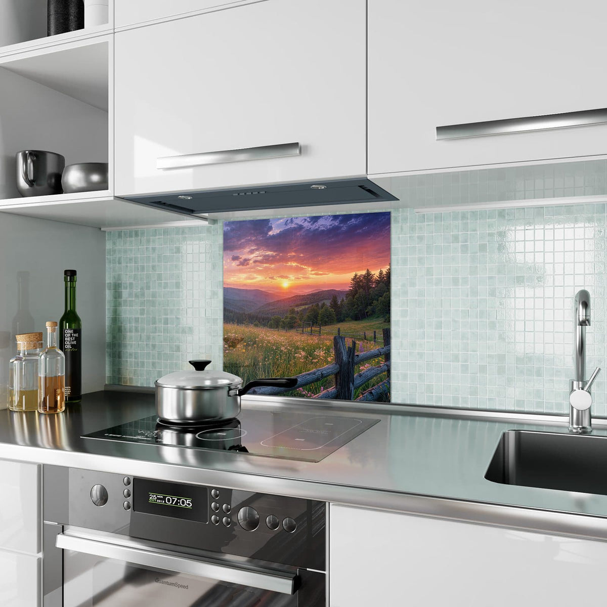 Küchenrückwand Blumenwiese mit Holzzaun aus Glas – Wildblumen am Zaun bei Sonnenuntergang