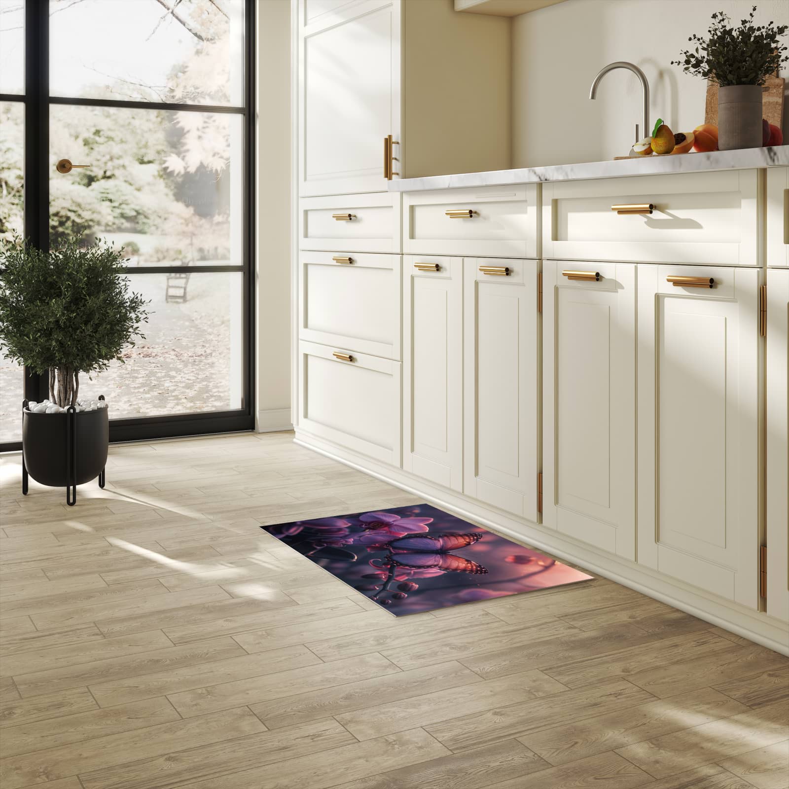 Langlebiger Bodenläufer mit Motiv Schmetterling Blüte in heller Küche