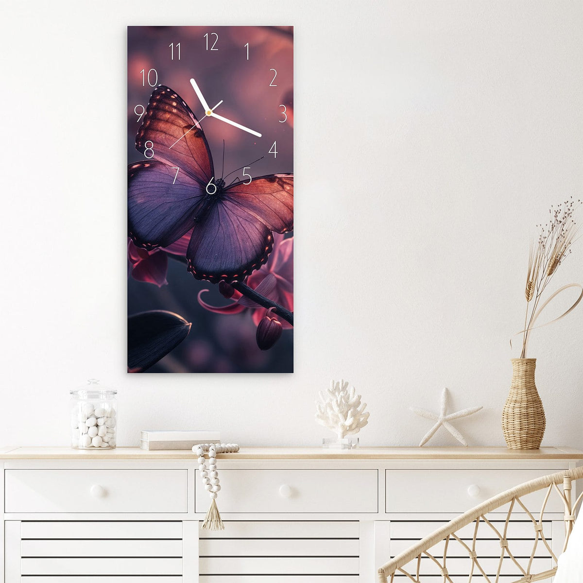 Wanduhr Schmetterling Blüte aus Glas – Hochformat 30 × 60 cm – Schmetterling über zarter Orchidee