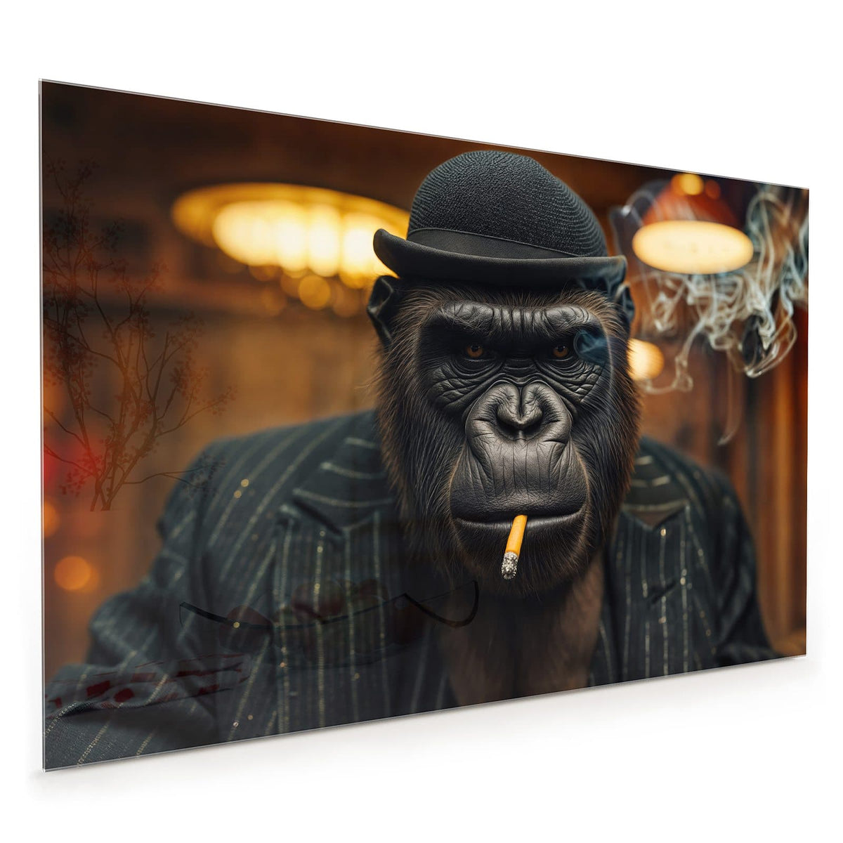 Küchenrückwand aus Glas im Hochformat mit Motiv Gorilla im Anzug: Gorilla mit schwarzer Melone und Nadelstreifenanzug, Zigarette im Mund